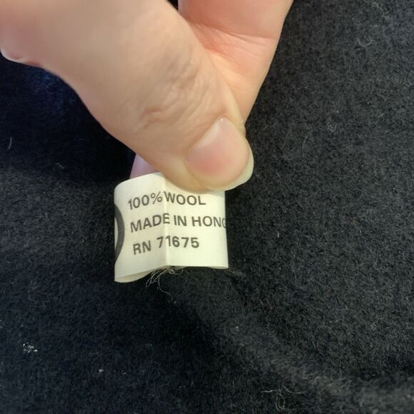 VTG Lot of 2 Wool Berets w/ ROBERT MACKIE Scotland Lyndsay Tartan & Black Hat - Picture 7 of 7